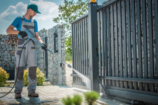 Best Pool Deck Cleaning  in Mill City, OR
